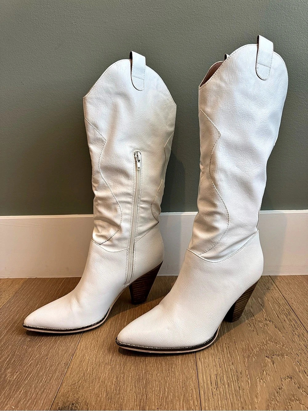 Vici Legend Faux Leather Western Boot White|Pointed Toe Concert Festival